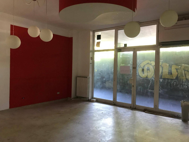 Locale commerciale in vendita a Varese