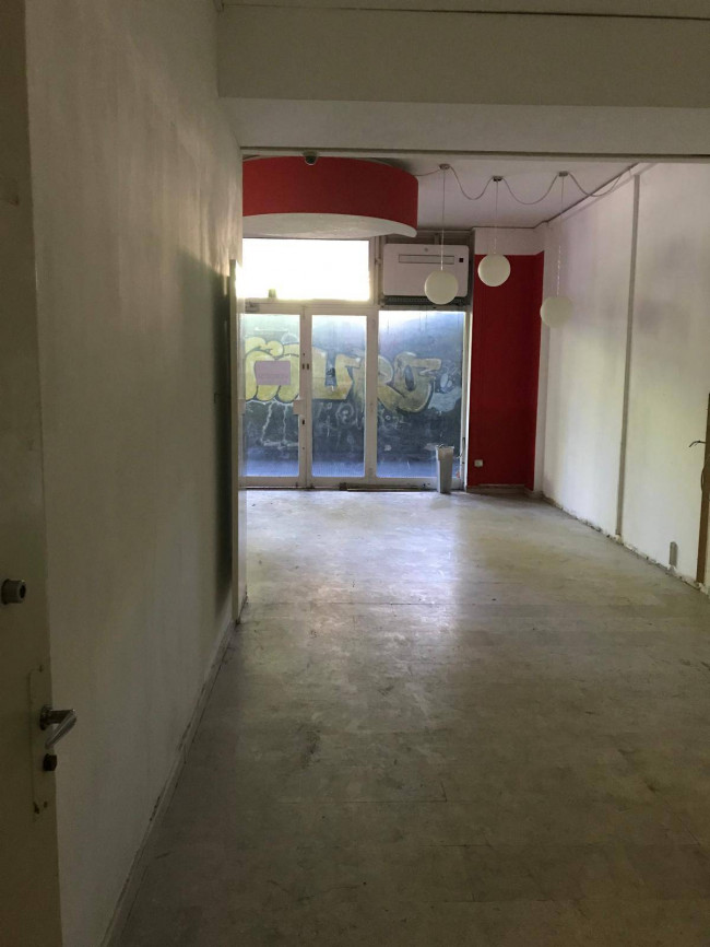 Locale commerciale in vendita a Varese