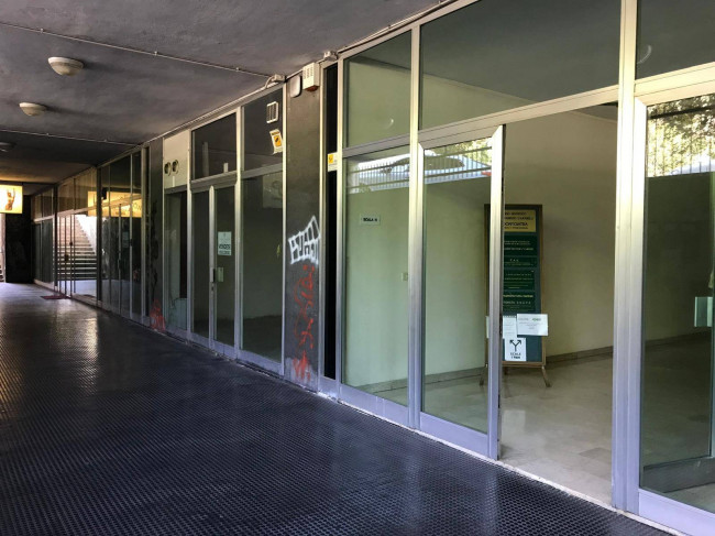 Locale commerciale in vendita a Varese
