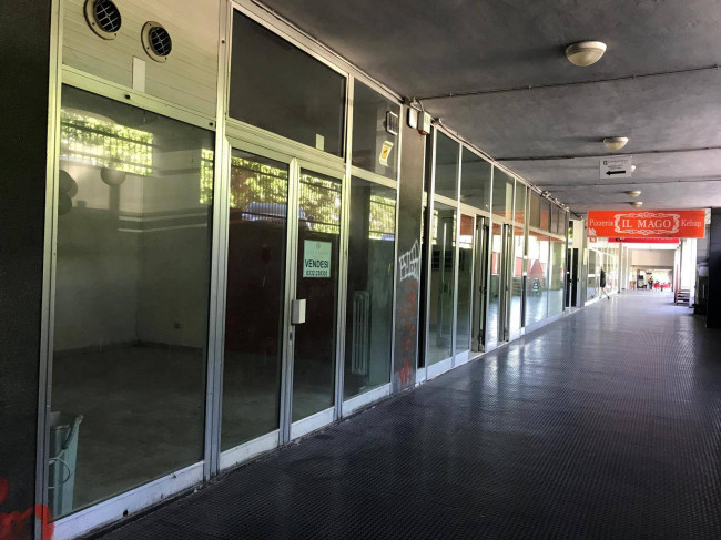 Locale commerciale in vendita a Varese