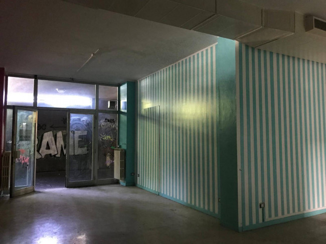 Locale commerciale in vendita a Varese