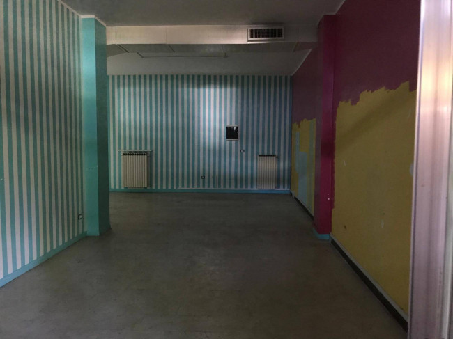 Locale commerciale in vendita a Varese
