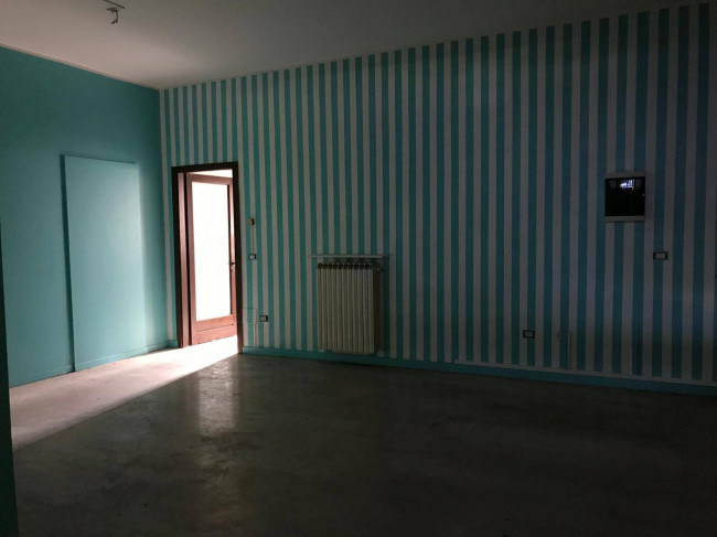 Locale commerciale in vendita a Varese