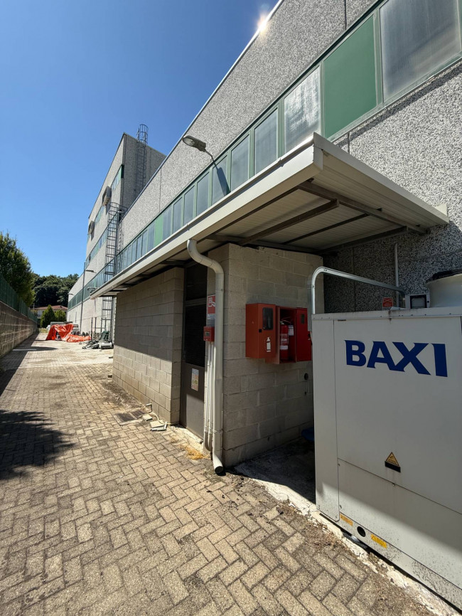 IMMOBILE INDUSTRIALE in vendita a Azzate