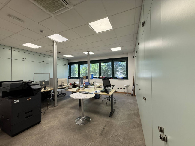 IMMOBILE INDUSTRIALE in vendita a Azzate