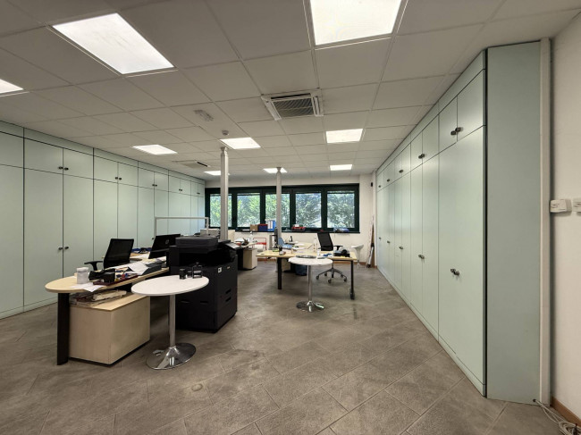 IMMOBILE INDUSTRIALE in vendita a Azzate