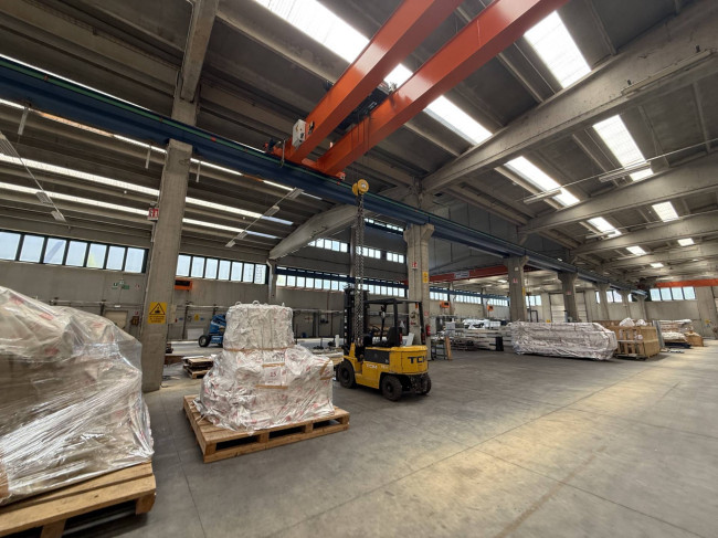 IMMOBILE INDUSTRIALE in vendita a Azzate