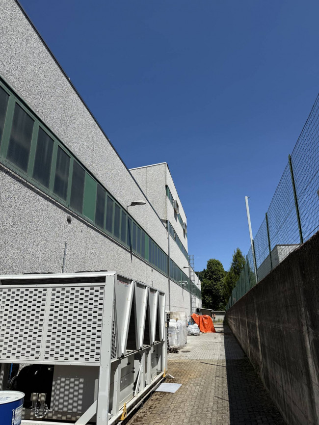 IMMOBILE INDUSTRIALE in vendita a Azzate