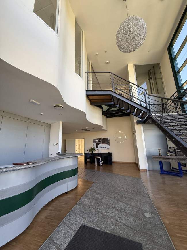 IMMOBILE INDUSTRIALE in vendita a Azzate