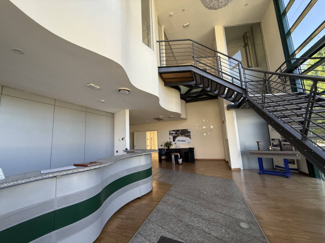 IMMOBILE INDUSTRIALE in vendita a Azzate