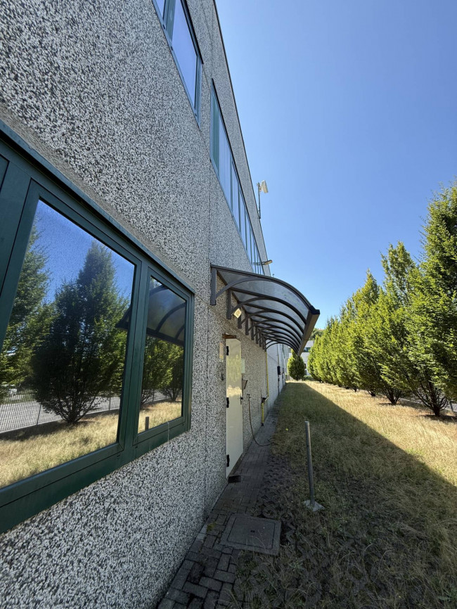 IMMOBILE INDUSTRIALE in vendita a Azzate