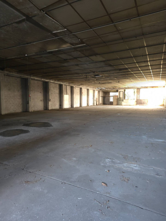 IMMOBILE INDUSTRIALE in vendita a Solbiate Arno