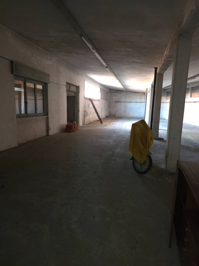 IMMOBILE INDUSTRIALE in vendita a Solbiate Arno