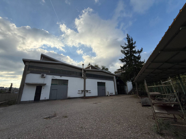 Capannone in vendita a Varese