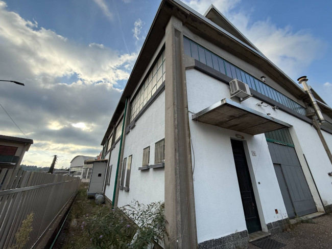 Capannone in vendita a Varese