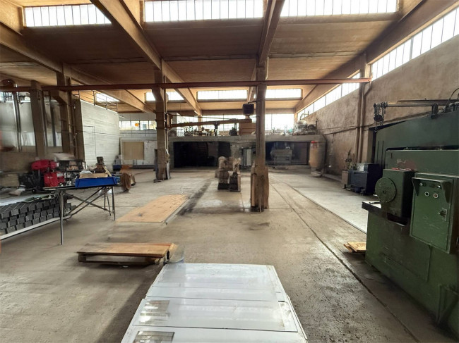 Capannone in vendita a Varese