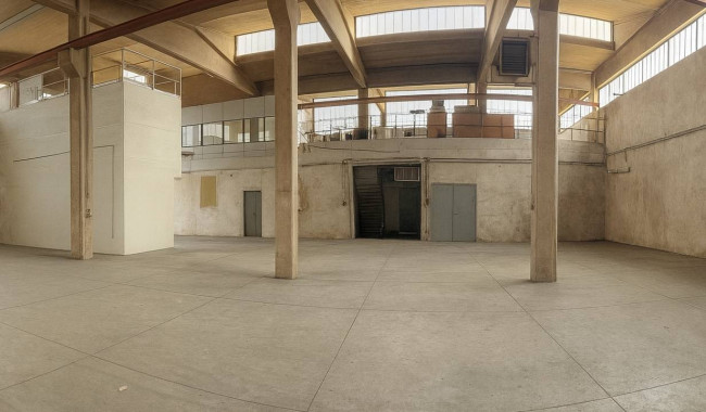 Capannone in vendita a Varese