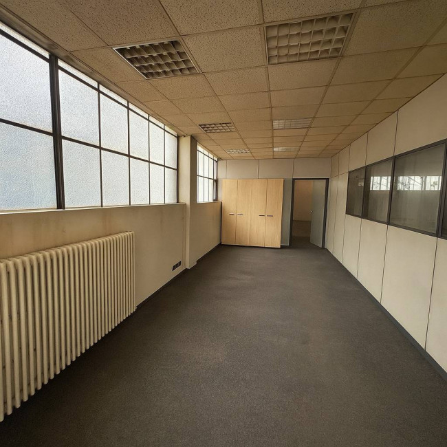 Capannone in vendita a Varese