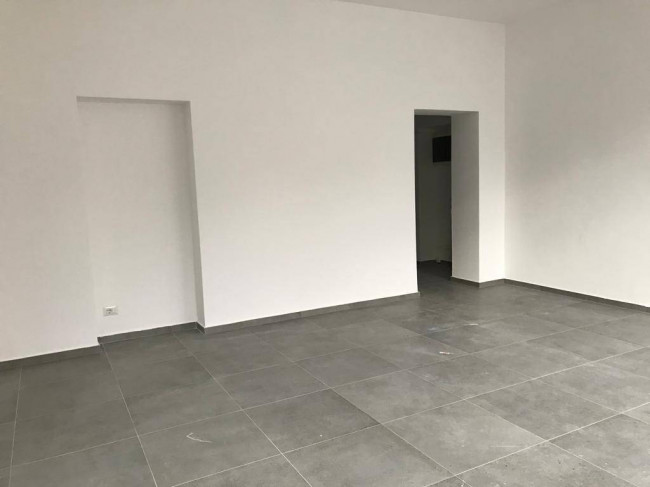 Locale commerciale in affitto a Varese