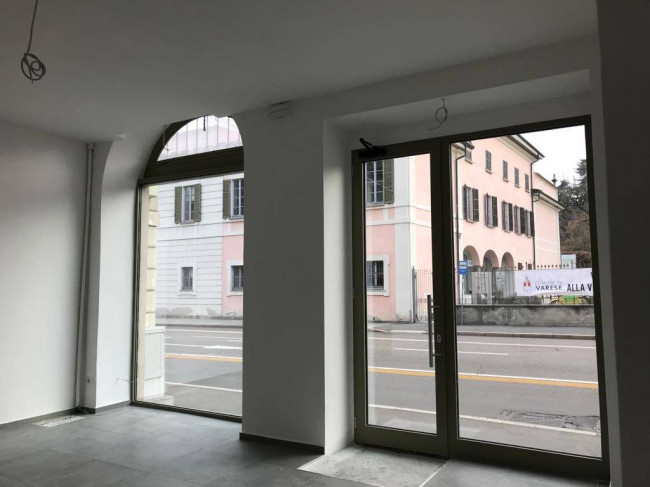 Locale commerciale in affitto a Varese