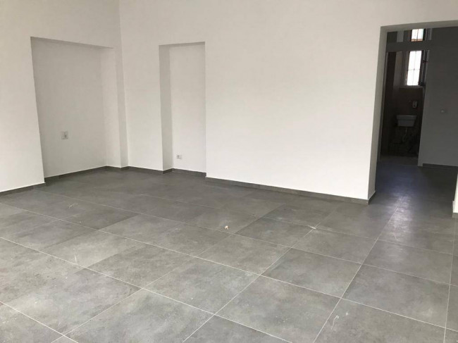 Locale commerciale in affitto a Varese