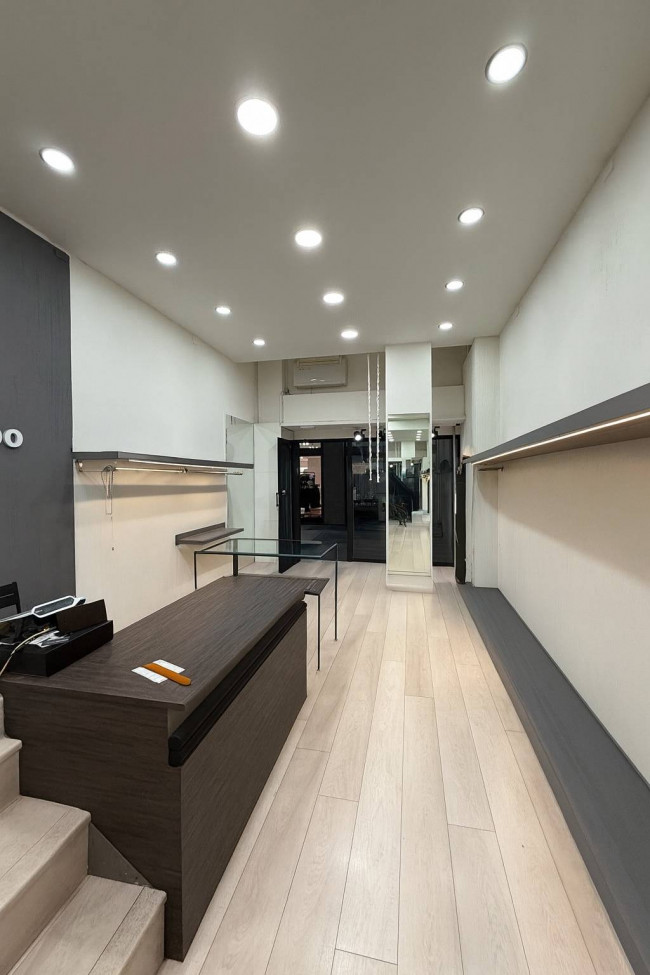 Locale commerciale in vendita a Varese