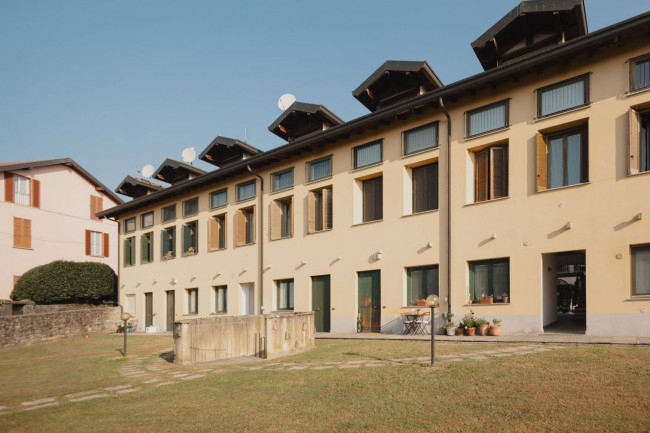 Appartamento in vendita a Luvinate