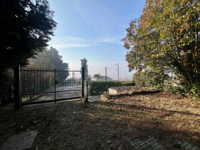 Appartamento in vendita a Cocquio-Trevisago