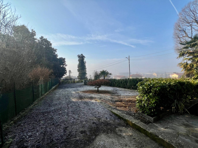 Appartamento in vendita a Cocquio-Trevisago