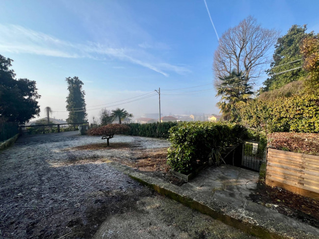 Appartamento in vendita a Cocquio-Trevisago