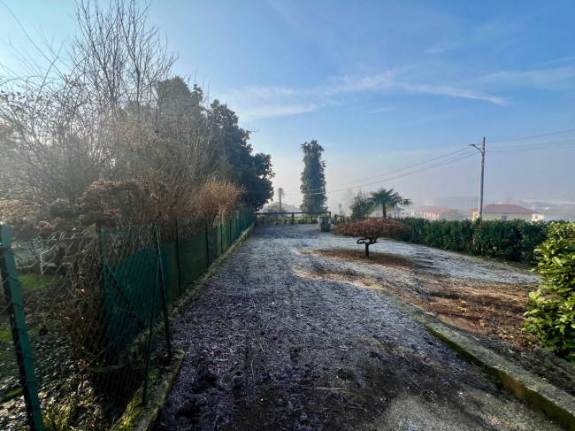 Appartamento in vendita a Cocquio-Trevisago