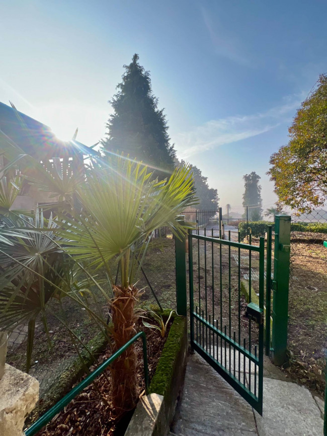 Appartamento in vendita a Cocquio-Trevisago