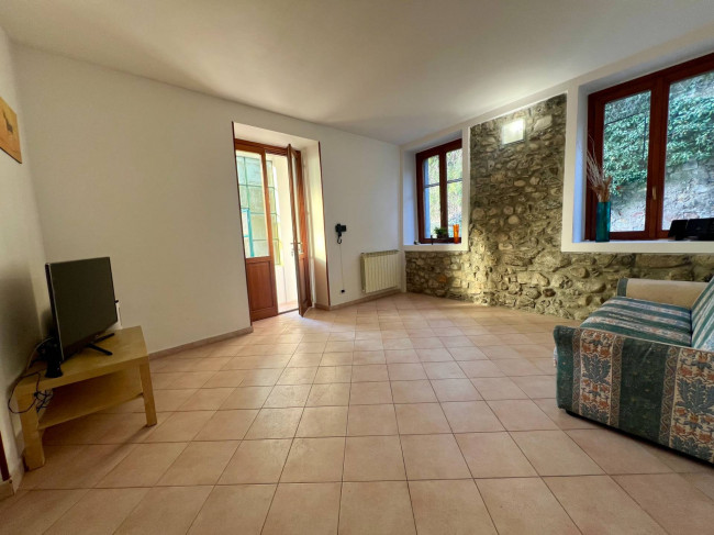 Appartamento in vendita a Cocquio-Trevisago