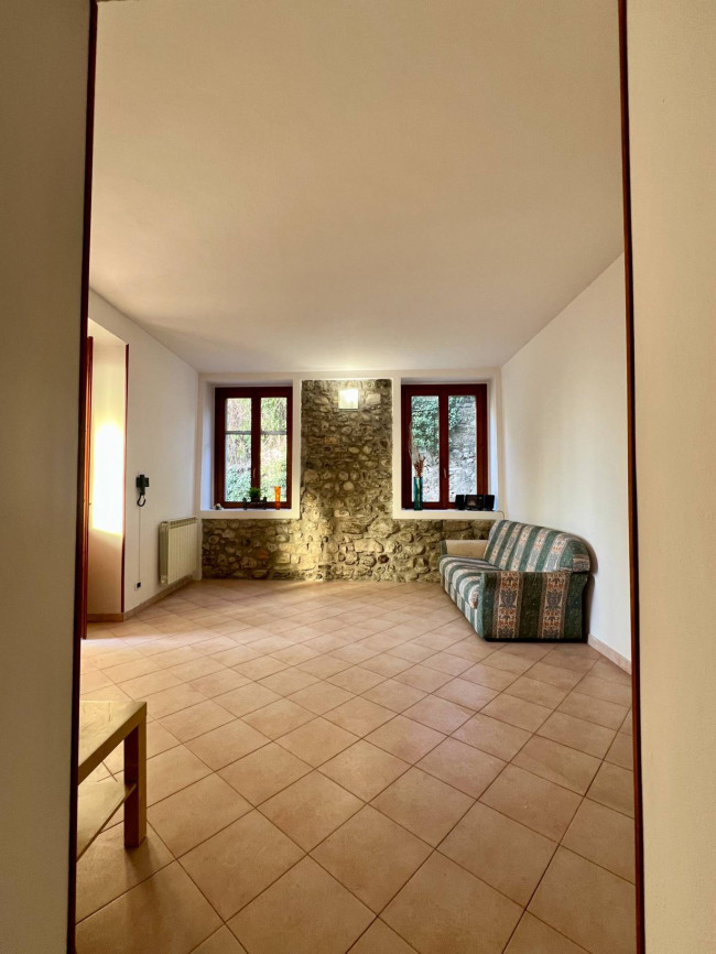 Appartamento in vendita a Cocquio-Trevisago