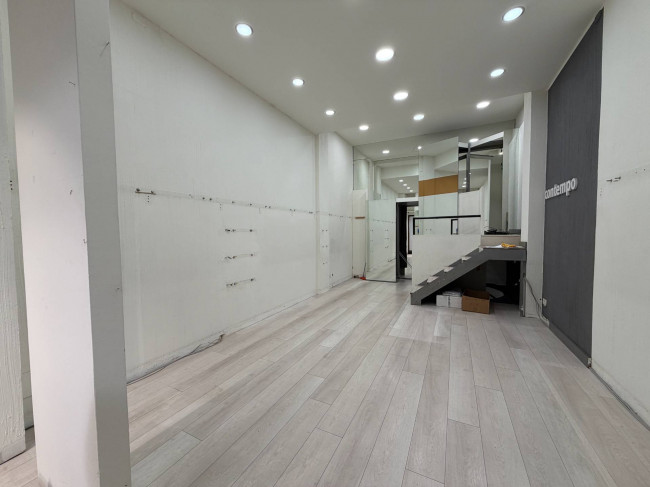 Locale commerciale in vendita a Varese