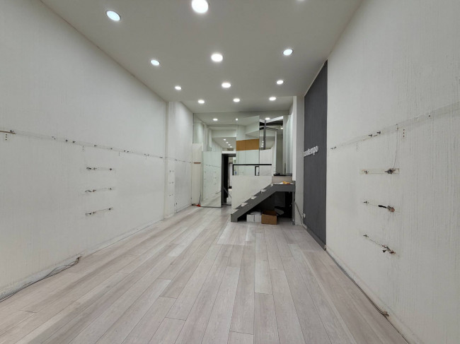 Locale commerciale in vendita a Varese