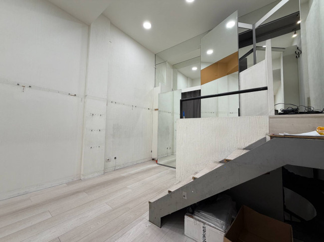 Locale commerciale in vendita a Varese