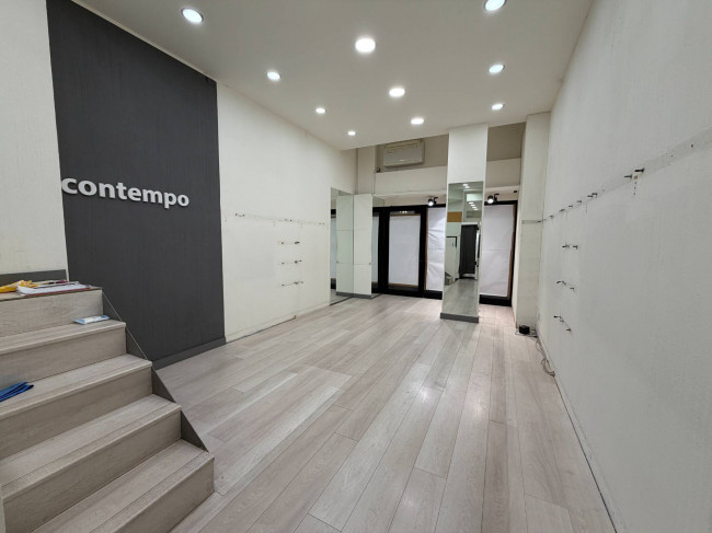 Locale commerciale in vendita a Varese