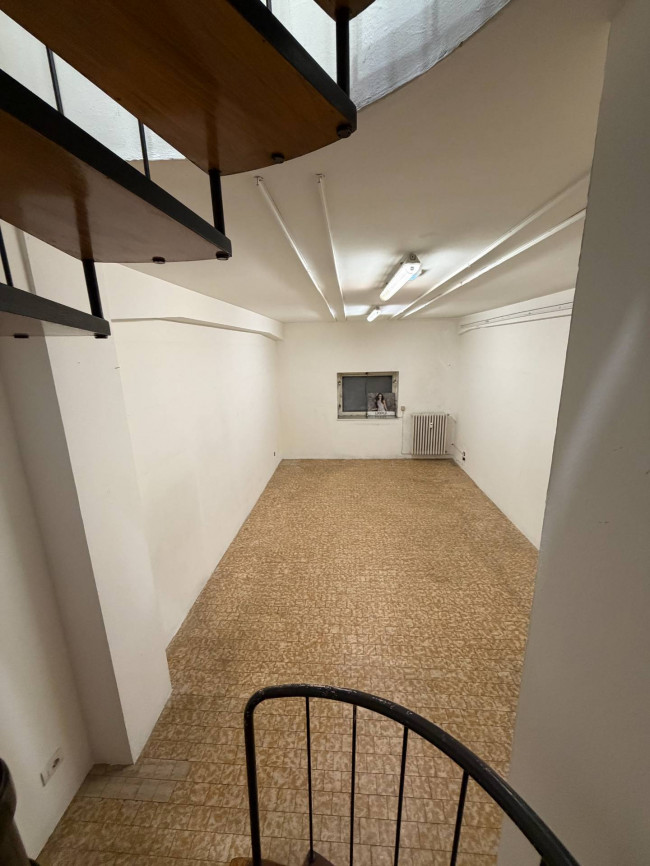 Locale commerciale in vendita a Varese