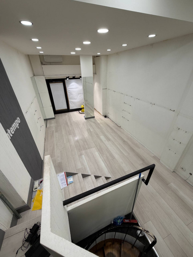 Locale commerciale in vendita a Varese