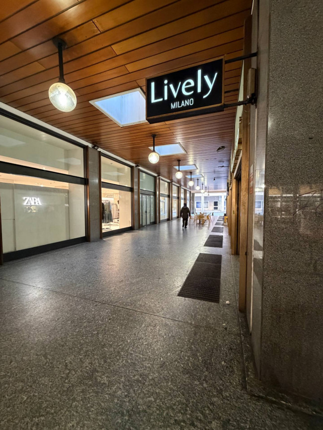 Locale commerciale in vendita a Varese