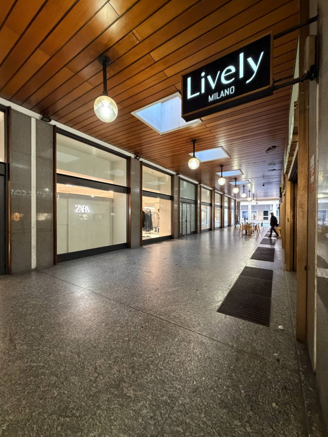 Locale commerciale in vendita a Varese