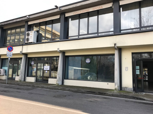 Locale commerciale in affitto a Varese