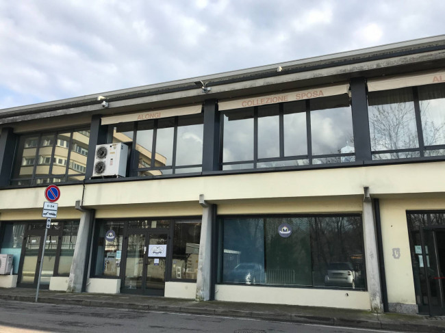 Locale commerciale in affitto a Varese