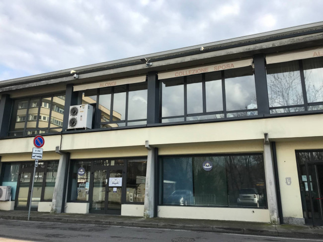 Locale commerciale in affitto a Varese