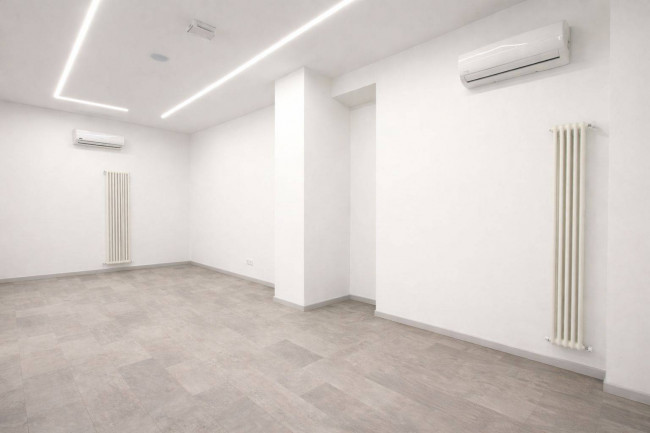 Locale commerciale in affitto a Varese