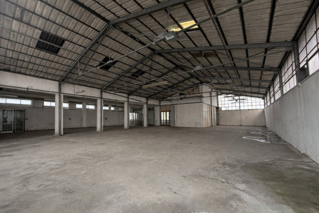 Capannone in vendita a Vignale Monferrato