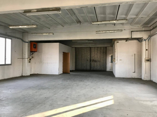 Capannone in affitto a Varese