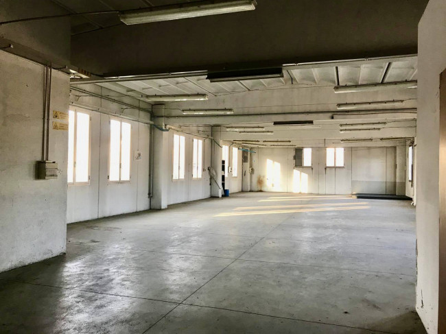 Capannone in affitto a Varese