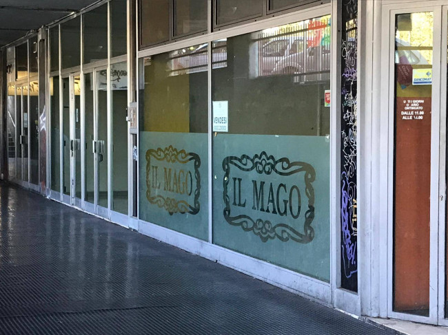 Locale commerciale in affitto a Varese